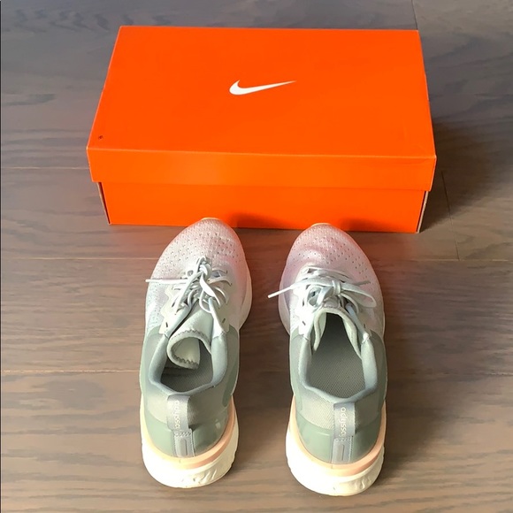 NIB Nike Women's Odyssey React Sneakers - Picture 3 of 9